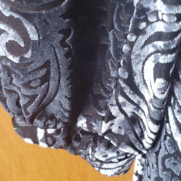 Nine West velour/crushed velvet top size S - Picture 4 of 5